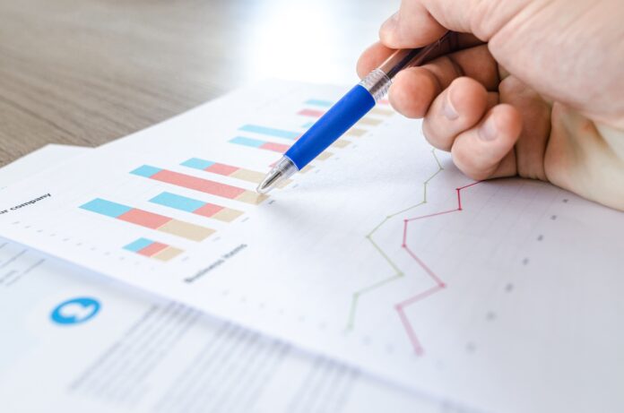 Business growth charts representing India's services PMI expansion